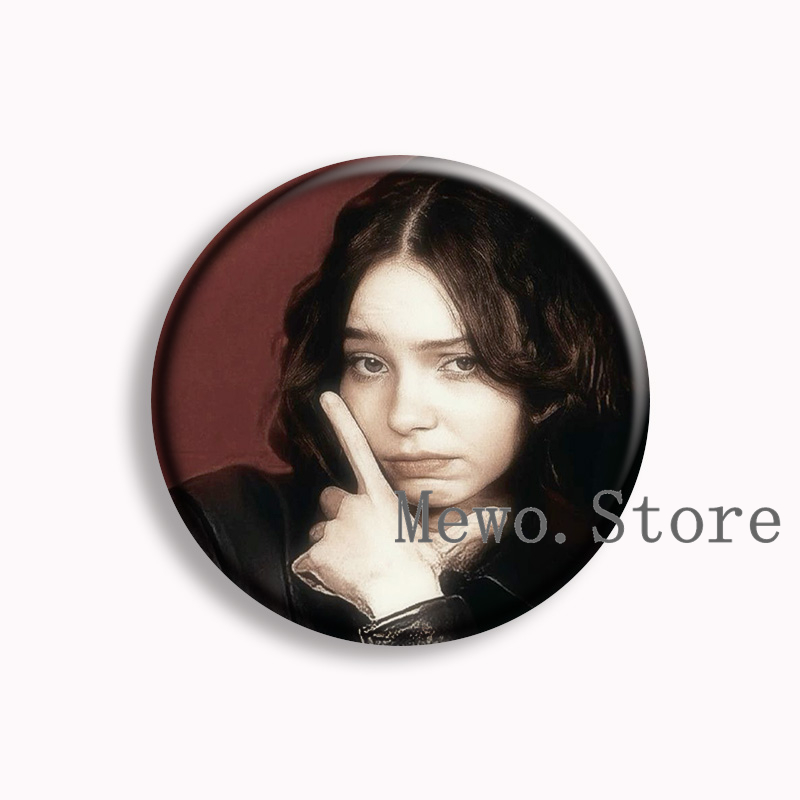 Emma Myers Aesthetic Soft Butt - đánh giá và giá Pin Button Badge