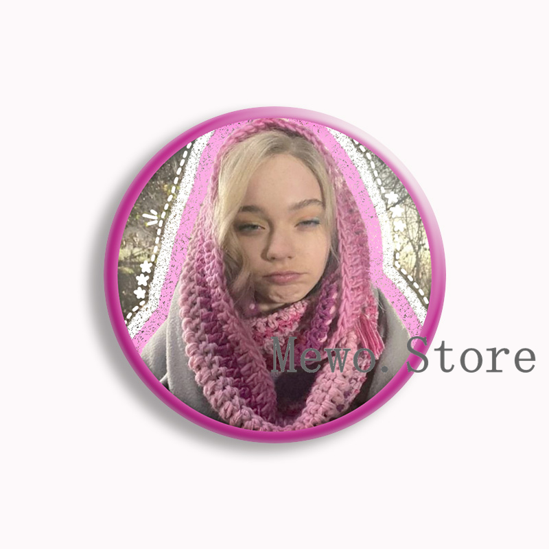 Emma Myers Aesthetic Soft Butt - đánh giá và giá Pin Button Badge